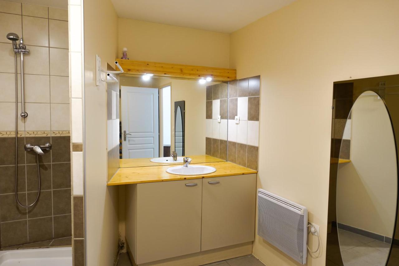 Appartement Spacieux Avec Terrasse Saint-André-dʼEmbrun Exteriör bild