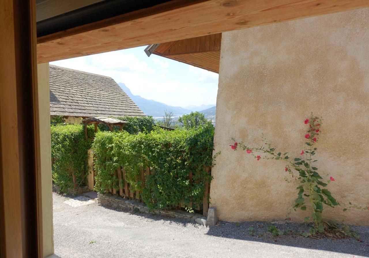 Appartement Spacieux Avec Terrasse Saint-André-dʼEmbrun Exteriör bild