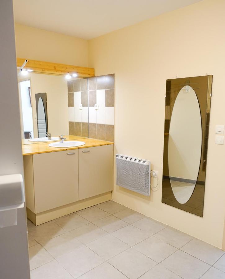 Appartement Spacieux Avec Terrasse Saint-André-dʼEmbrun Exteriör bild