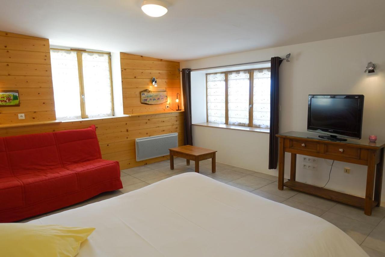 Appartement Spacieux Avec Terrasse Saint-André-dʼEmbrun Exteriör bild