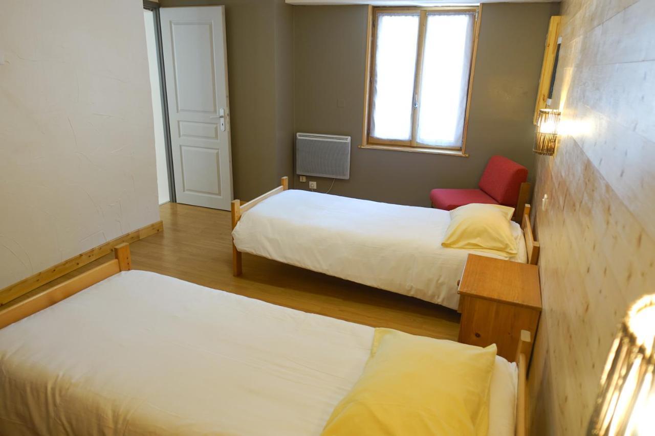 Appartement Spacieux Avec Terrasse Saint-André-dʼEmbrun Exteriör bild
